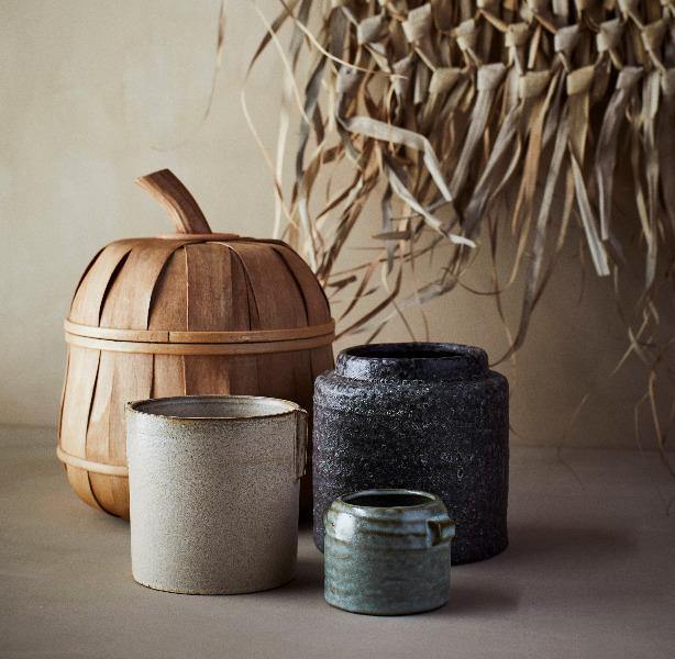 Stoneware Blumentöpfe in zwei verschiedenen Größen! Durchmesser und Höhe 10x10 cm oder 13x13 cm. Farbe: weiß/beige